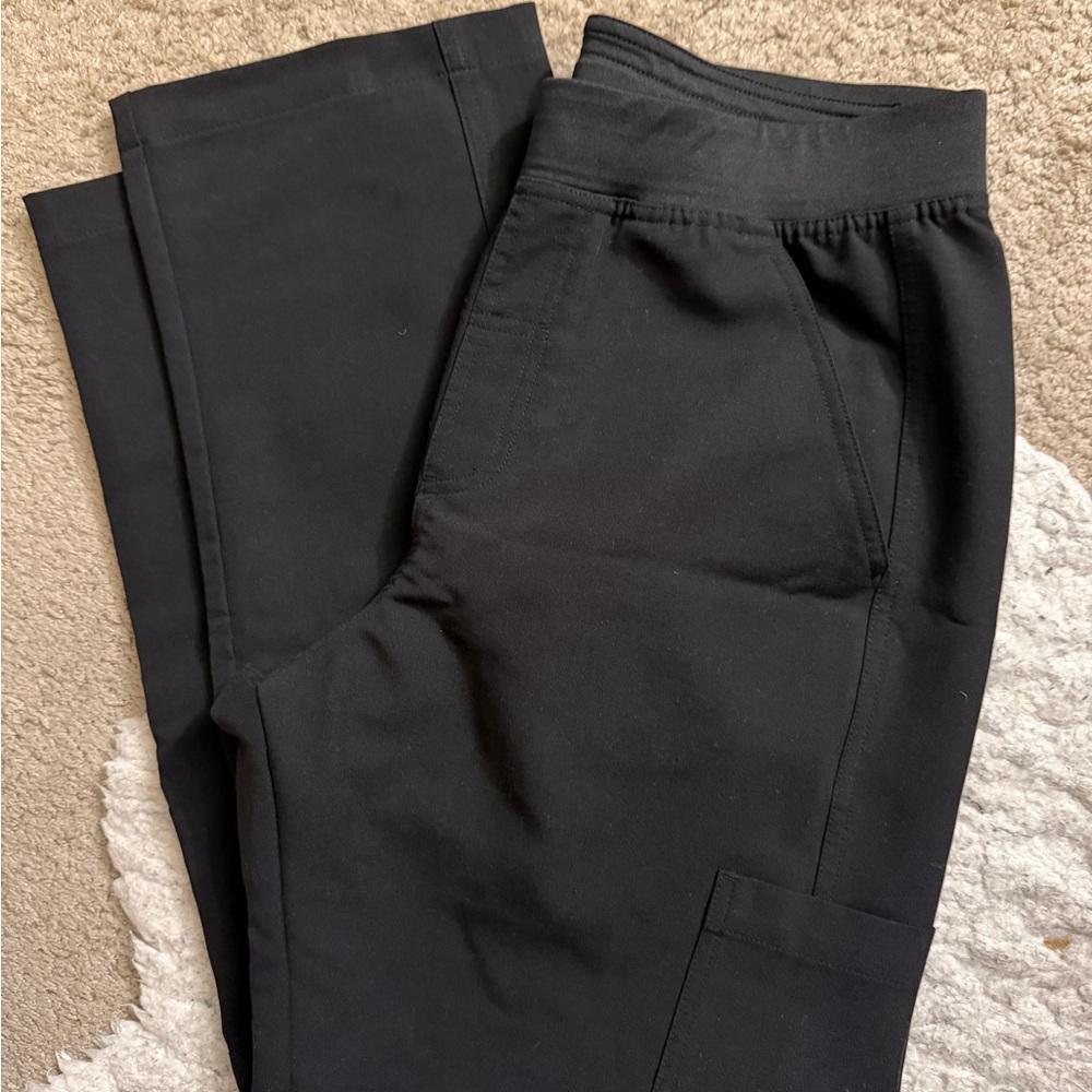 Figs Men's Axim Cargo Pants in Black